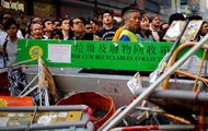 Полиция начала убирать баррикады с улиц Гонконга
