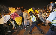 В Гонконге новые стычки между студентами и полицией