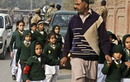 Нападение на школу в Пакистане: число убитых учеников выросло на десятки