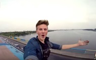 Киевлянин заснял на видео поездку на крыше метро