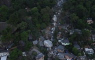 В Бразилии кусок скалы обрушился на жилой квартал
