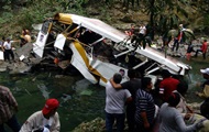 В Мексике упал в реку автобус с футболистами