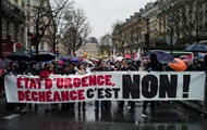 В Париже прошла демонстрация за отмену чрезвычайного положения