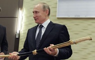 Путин с конем и мечом: фото дня