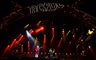Аксель Роуз стал вокалистом AC/DC