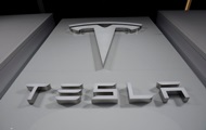 -  Tesla   3  