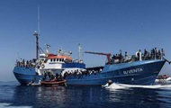 В Средиземном море терпит бедствие судно с беженцами