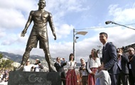 В Португалии Криштиану Роналду открыл памятник самому себе