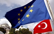 Турция обвинила комиссара ЕС в "культурном расизме"