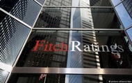 Fitch   :  