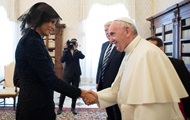 Папа Римский спросил у Меланьи Трамп, чем она кормит мужа