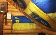 В кафе на Прикарпатье пьяные сорвали со стен флаги Украины